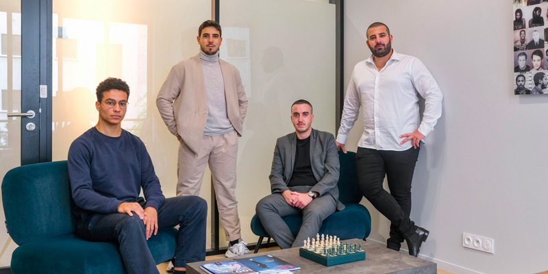 Photographie de l'équipe derrière Elyos Partners.